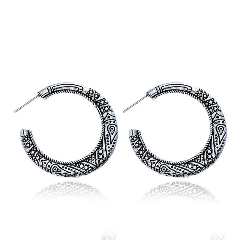 C-shaped alloy earrings with vintage engraving pattern in bronze and silver colours