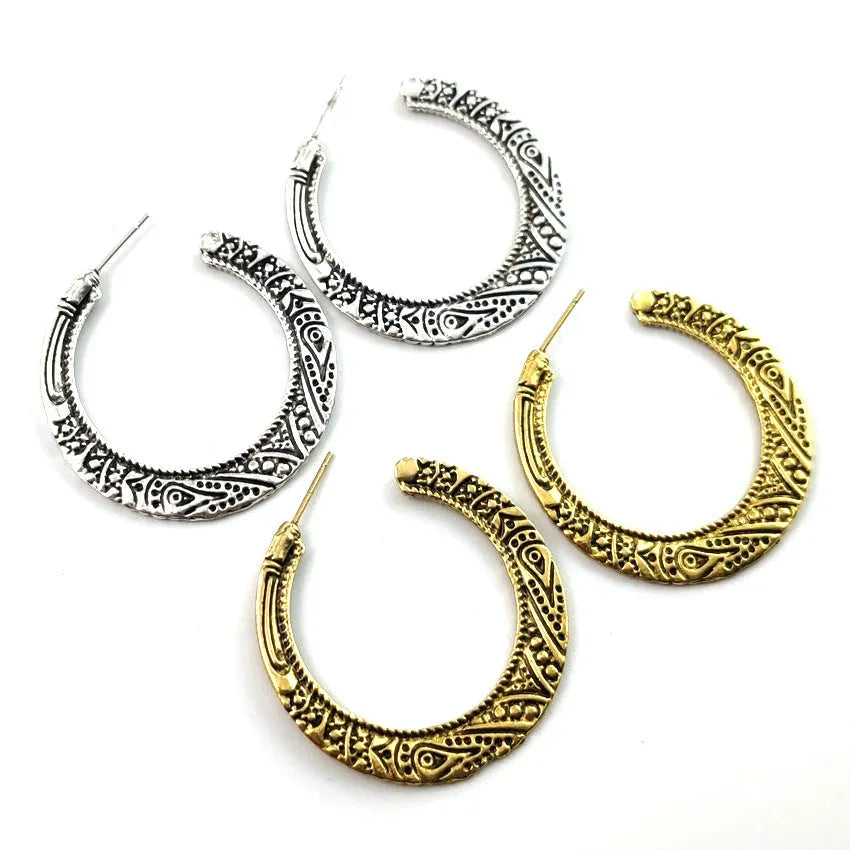 C-shaped alloy earrings with vintage engraving pattern in bronze and silver colours