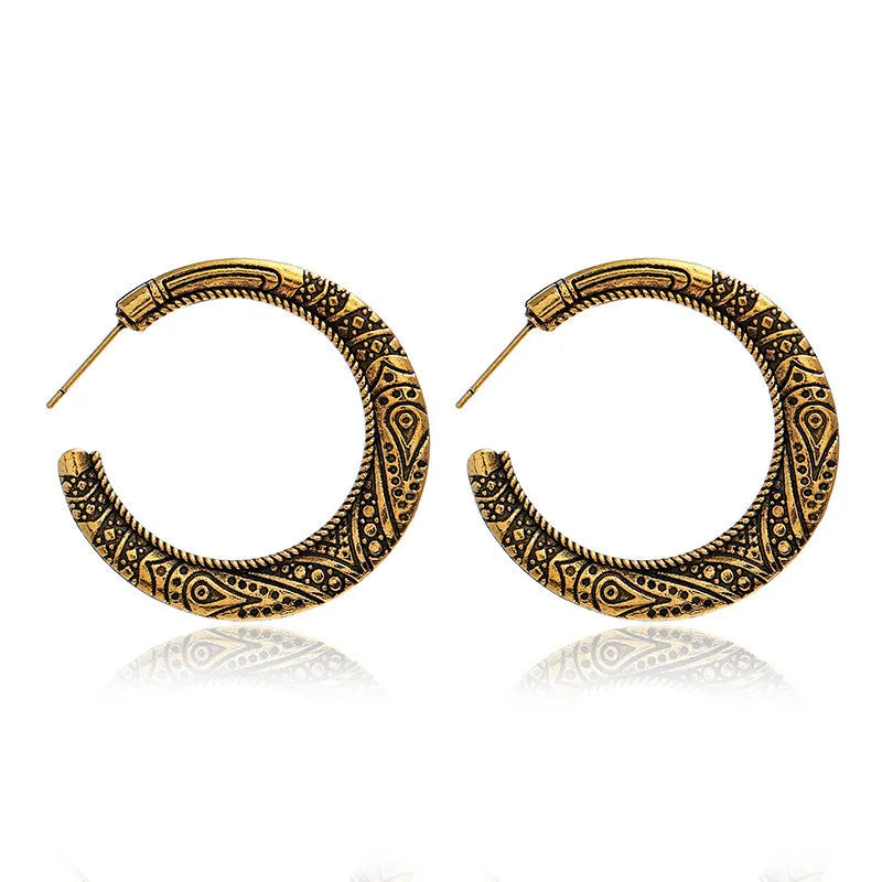 C-shaped alloy earrings with vintage engraving pattern in bronze and silver colours
