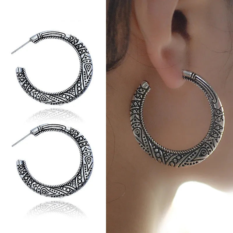 C-shaped alloy earrings with vintage engraving pattern in bronze and silver colours
