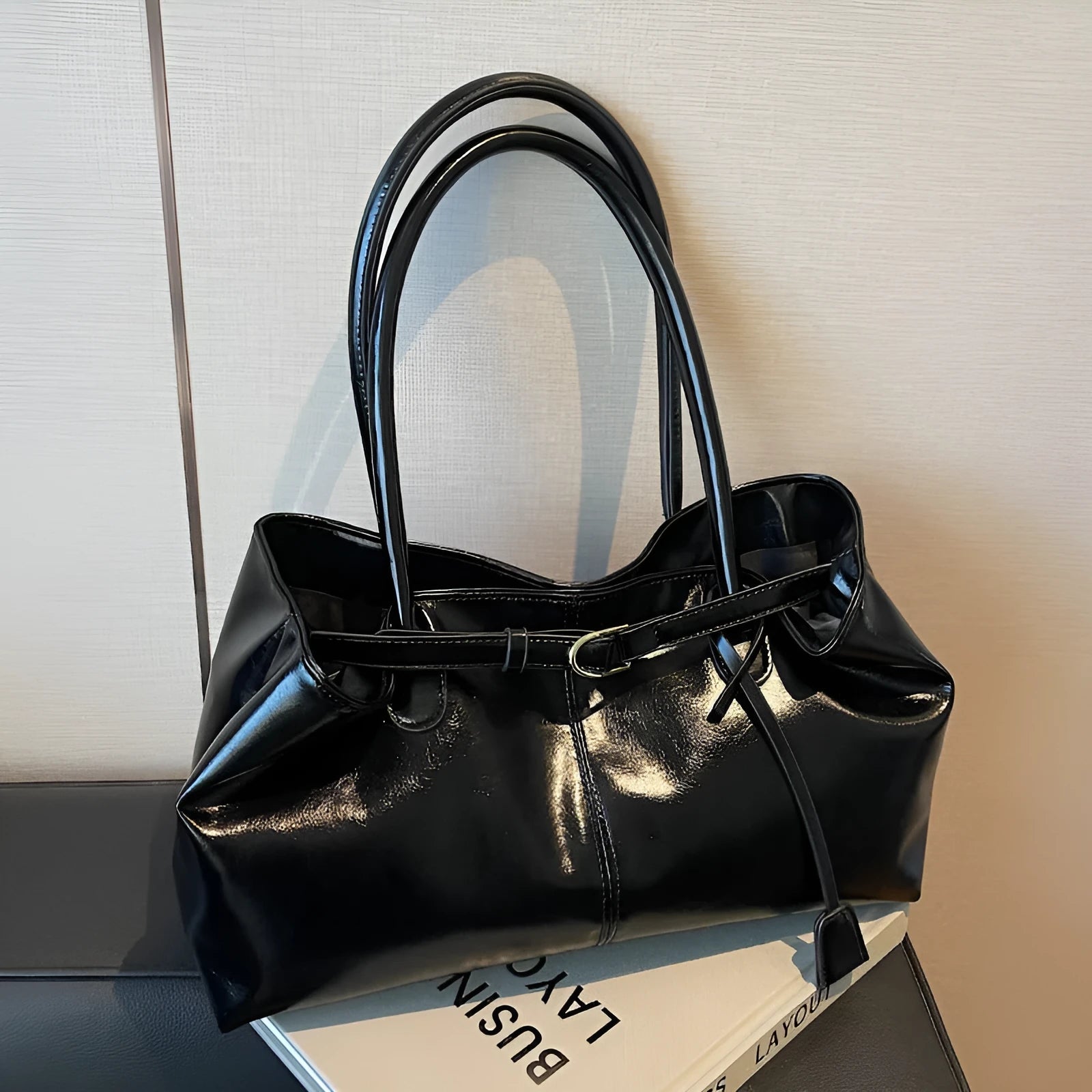 Women's large capacity shoulder bag in PU, horizontal square shape, colour black