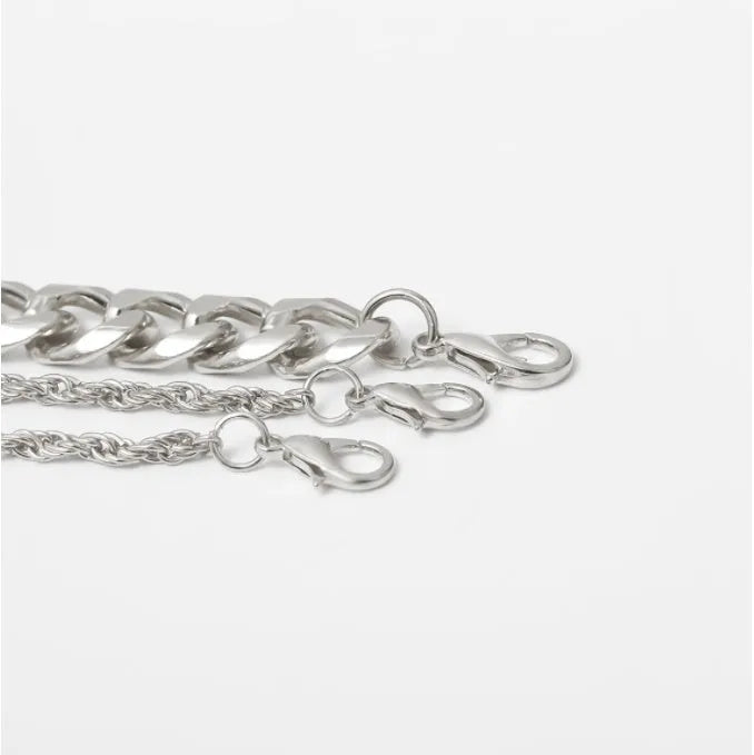 Simple twist chain anklet in gold or white k, made from copper, iron and aluminium, supplied in an OPP bag.