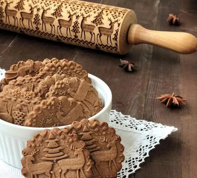 Wooden Christmas embossing rolling pin with snowflake and reindeer pattern, 45 x 5 x 5cm natural wood dough tool