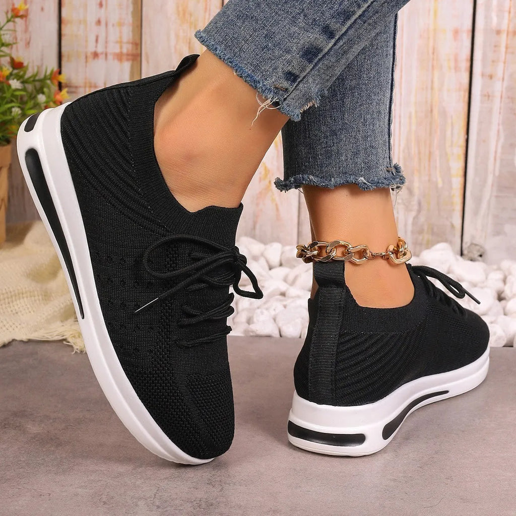 Women's red low-top lace-up sneakers with round toe and injection-moulded sole.