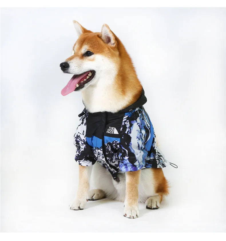 Leisure raincoat in black, windproof and waterproof design for outdoor use