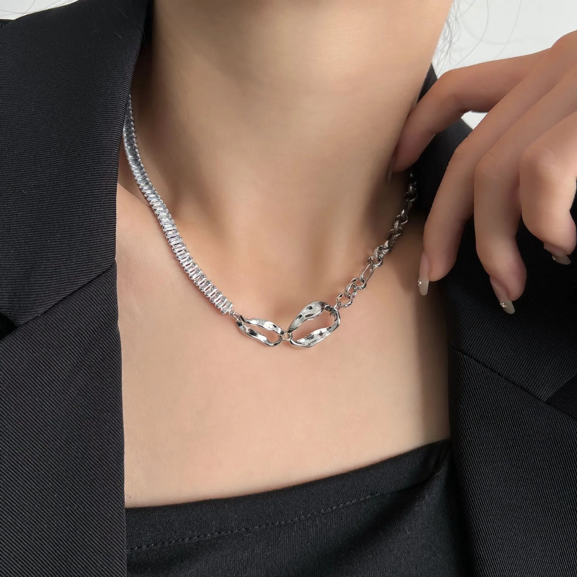 Women's irregular buckle alloy necklace with geometric quadrilateral pendant zircon stitching cold style light luxury