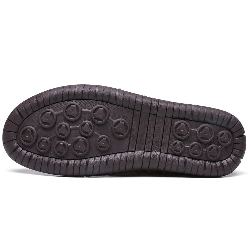 Men's high-top leather casual shoes in solid colour with round toe and lace-up fastening