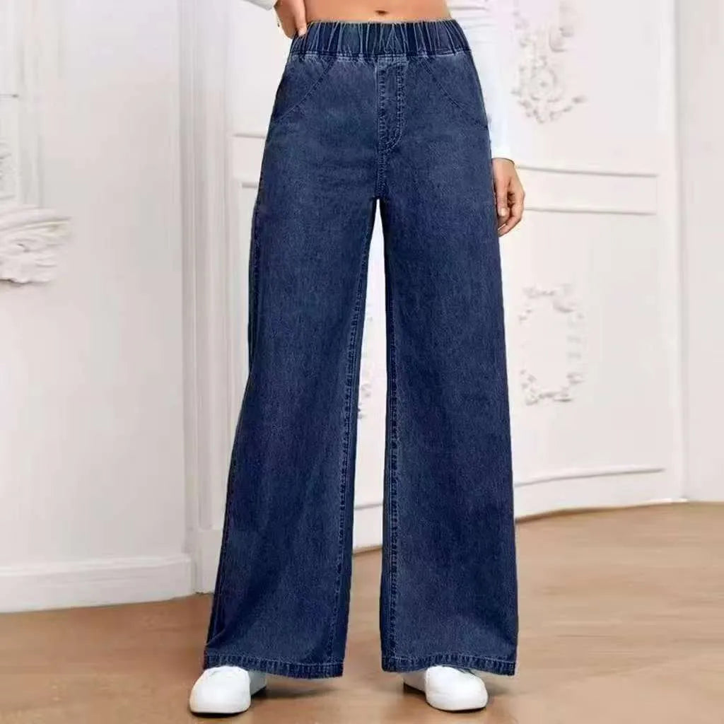 Light blue washed wide-leg plus size jeans with straight cut and zip fly opening