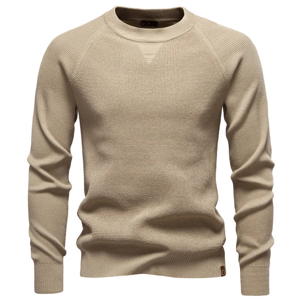 Men's round neck solid colour knitted sweater in dark gray, straight fit pullover