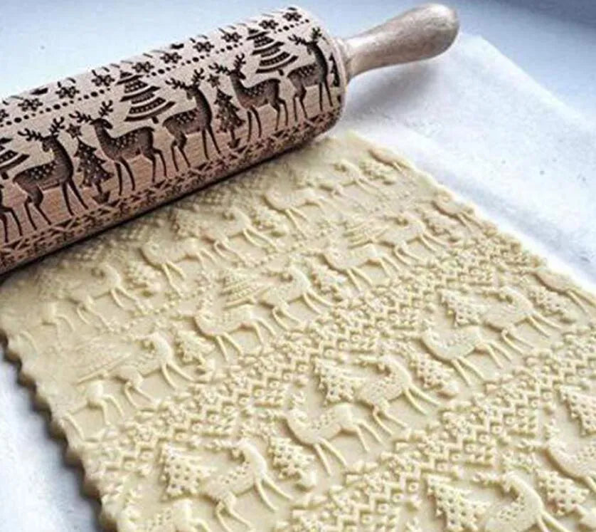 Wooden Christmas embossing rolling pin with snowflake and reindeer pattern, 45 x 5 x 5cm natural wood dough tool