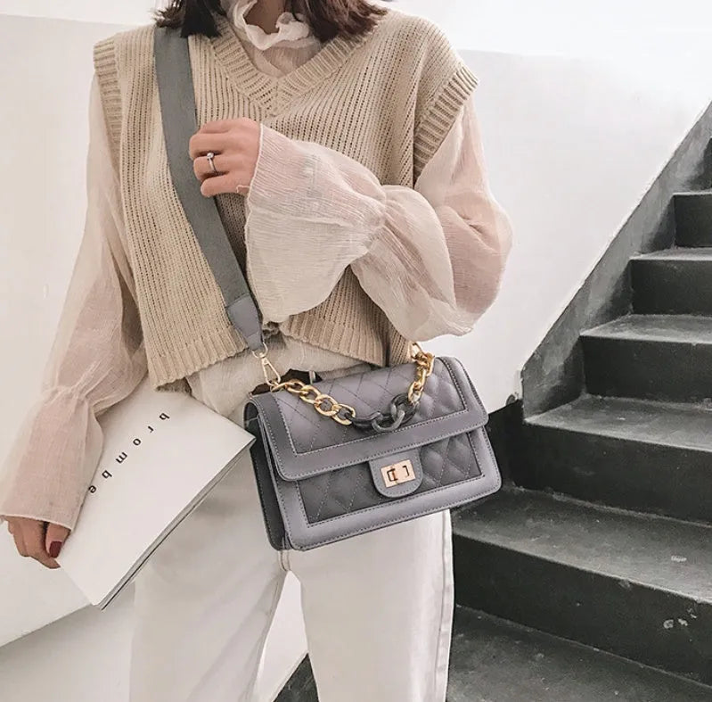 Small rhombic retro handbag with gradient chain shoulder strap in PU, available in five colours