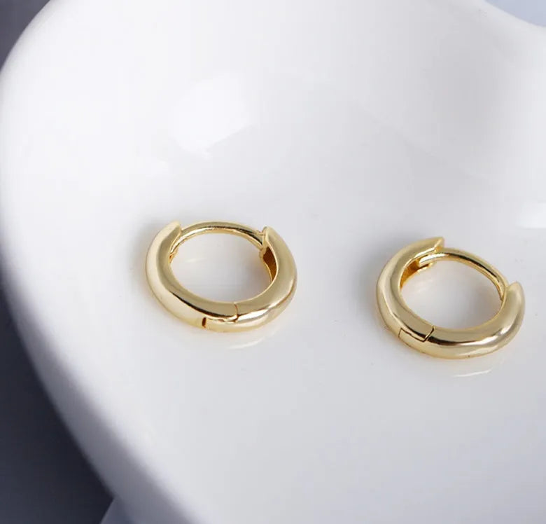 Women's sterling silver round stud earrings in gold and silver finishes