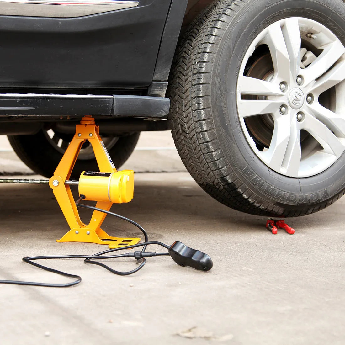TY002 vehicle-mounted electric hydraulic jack kit with 2-tonne capacity