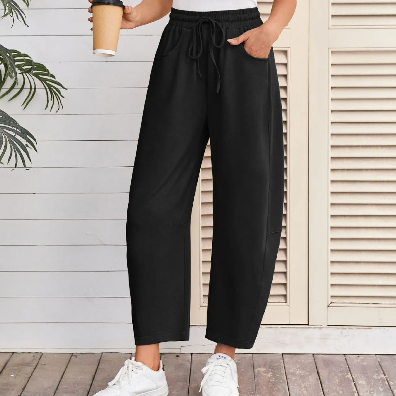 Loose cropped sweatpants with drawstring waist and side pockets in apricot colour