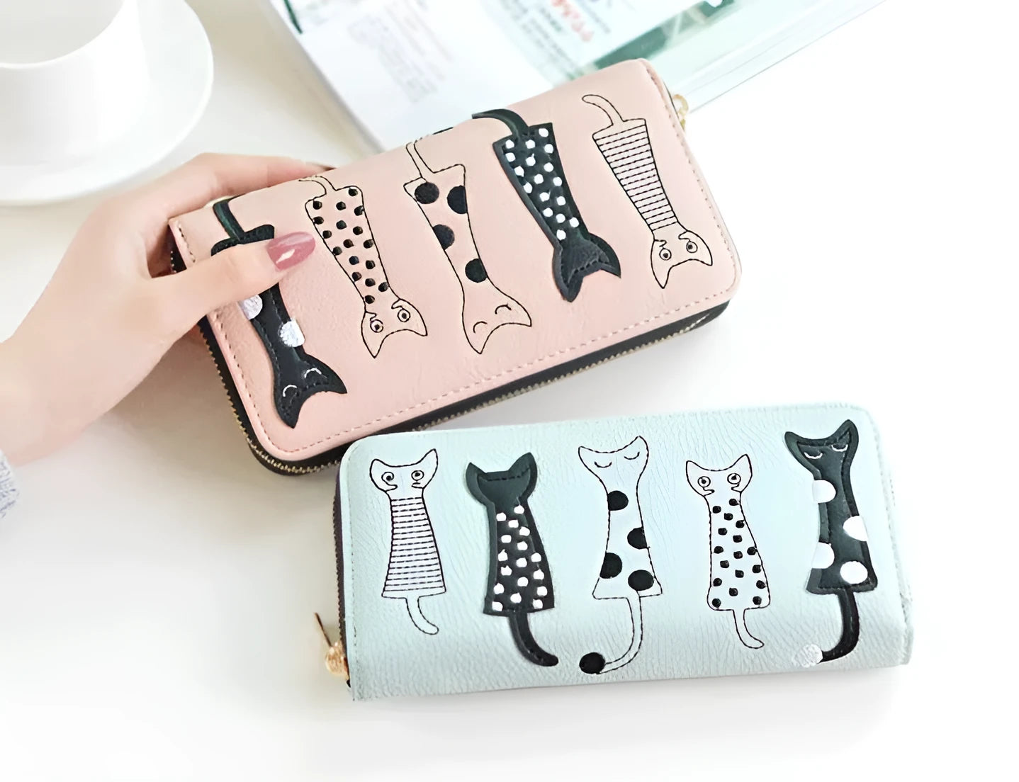 Women cat cartoon wallet artificial leather bi-fold design 10x18.8x3 cm in beige colour