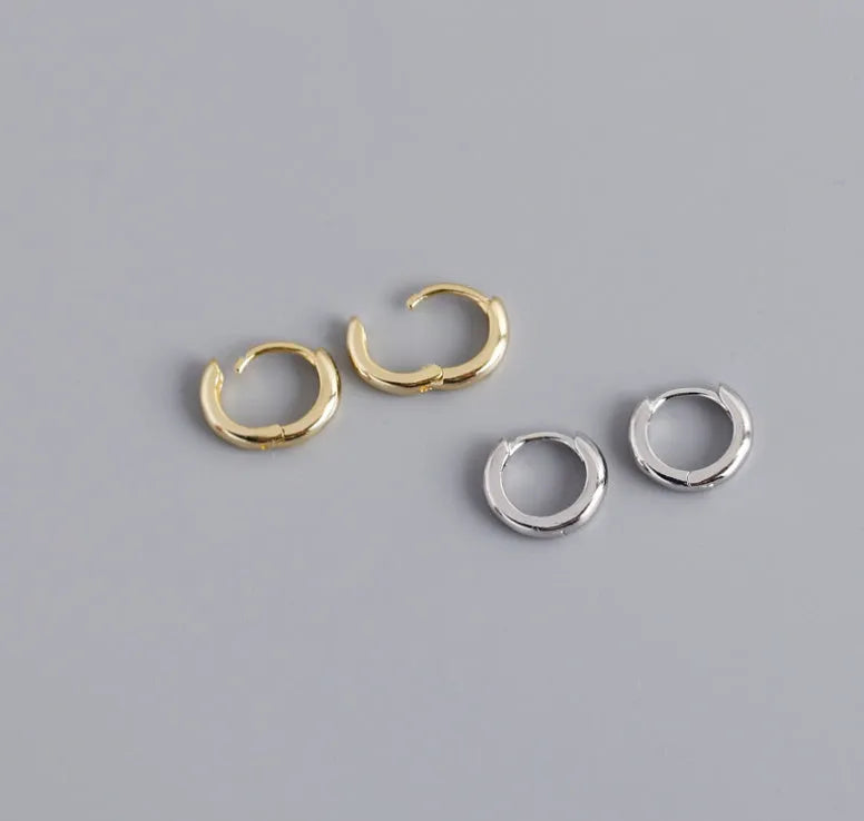 Women's sterling silver round stud earrings in gold and silver finishes