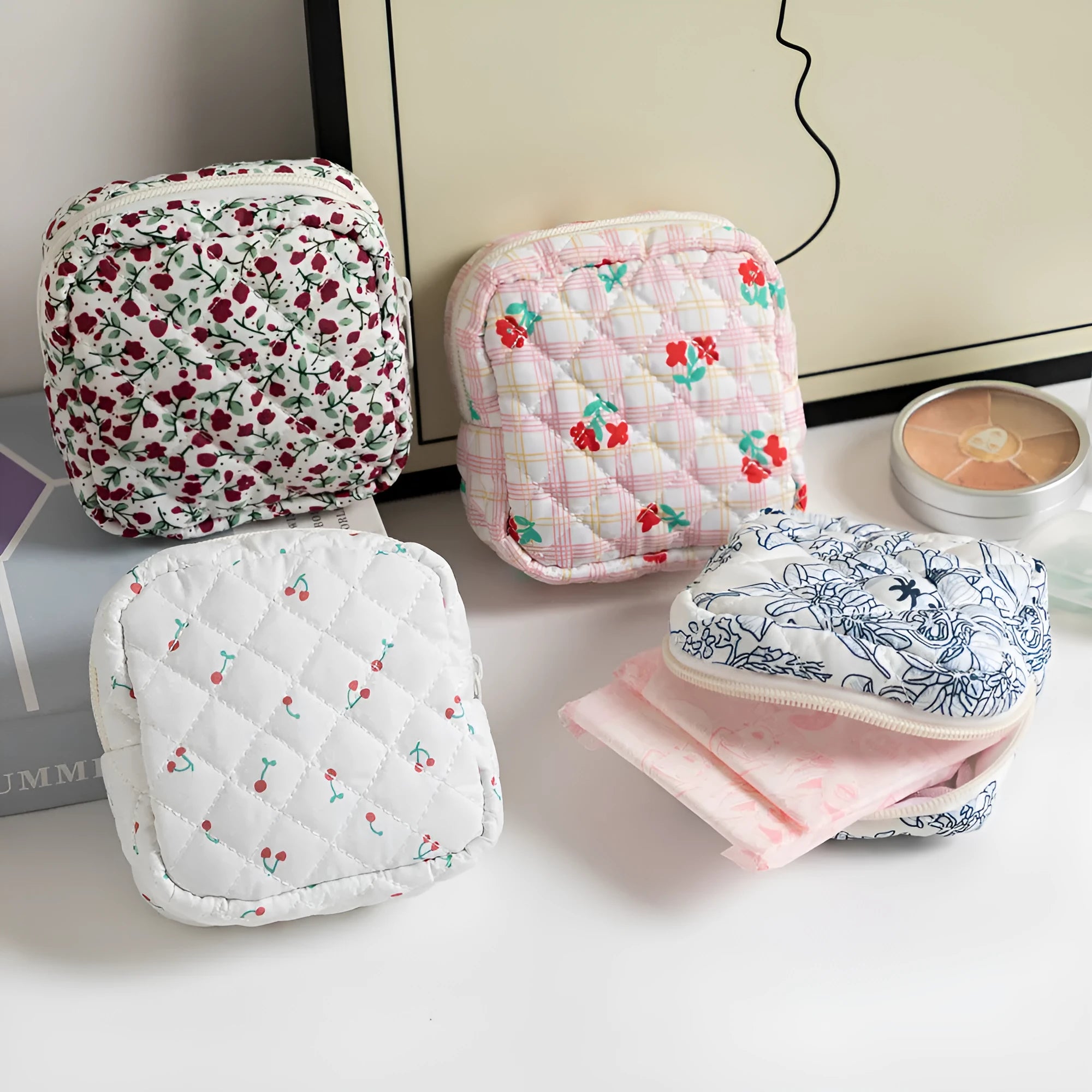 Floral polyester ladies purse key storage bag with breathable fabric and decorative sewing thread details