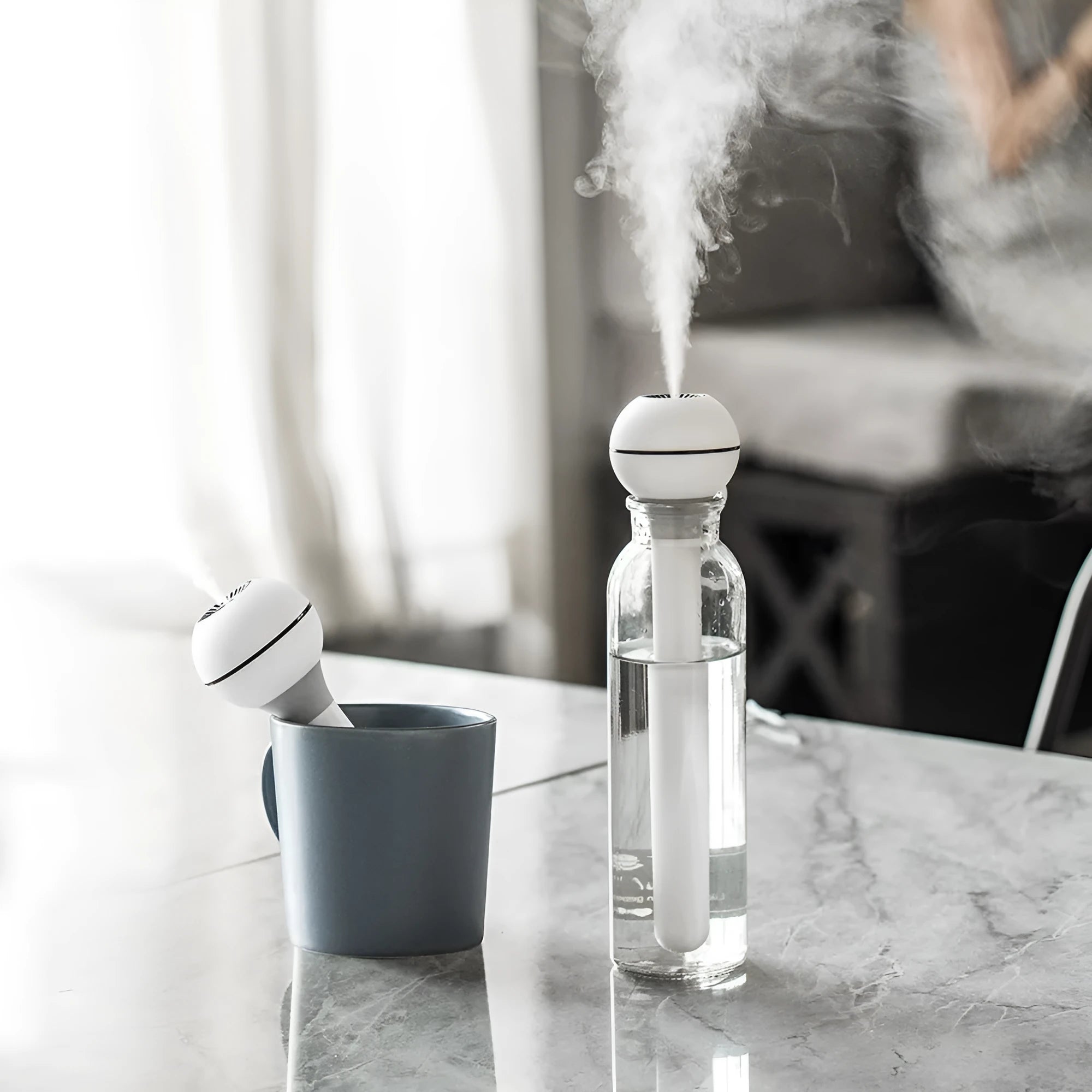 Magic wand ultrasonic humidifier with columnar design in pink or white colours