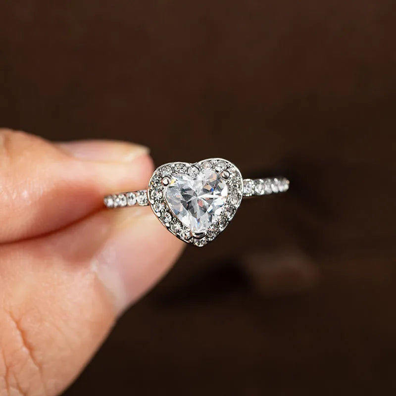 White copper women's wedding ring with heart-shaped crystal in rose gold or silvery finish