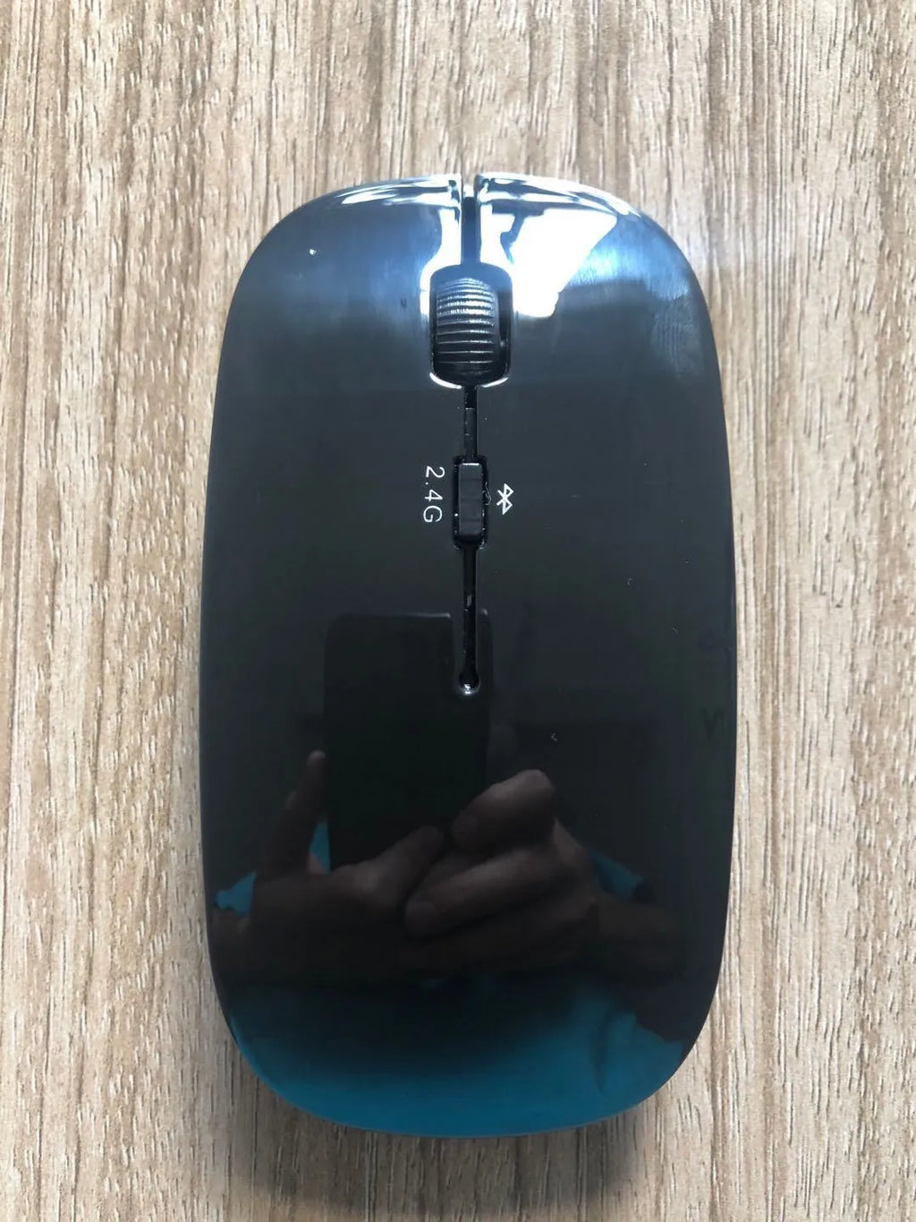 Wireless Bluetooth dual mode slim mouse in white, 1200 DPI, with three buttons and four-way roller