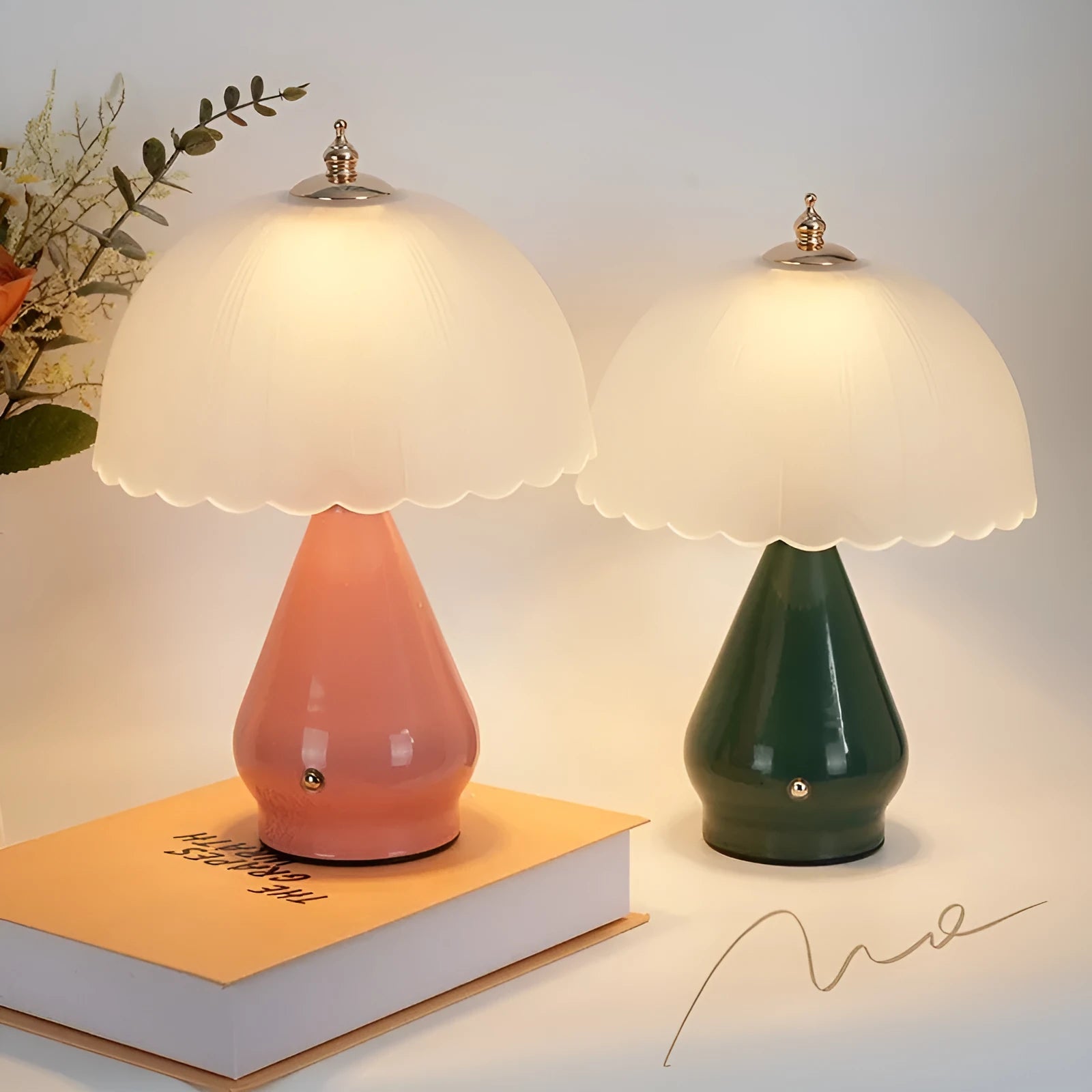 Geometric 3D table lamp with warm light, modern simplicity style, available in multiple colours