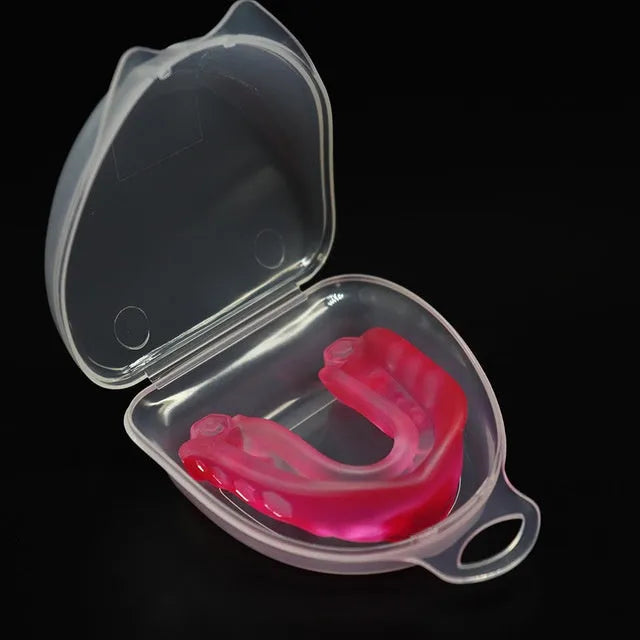 Professional boxing Sanda mouthguard with dual density silicone, 50x51x18mm, in blue with transparent storage box