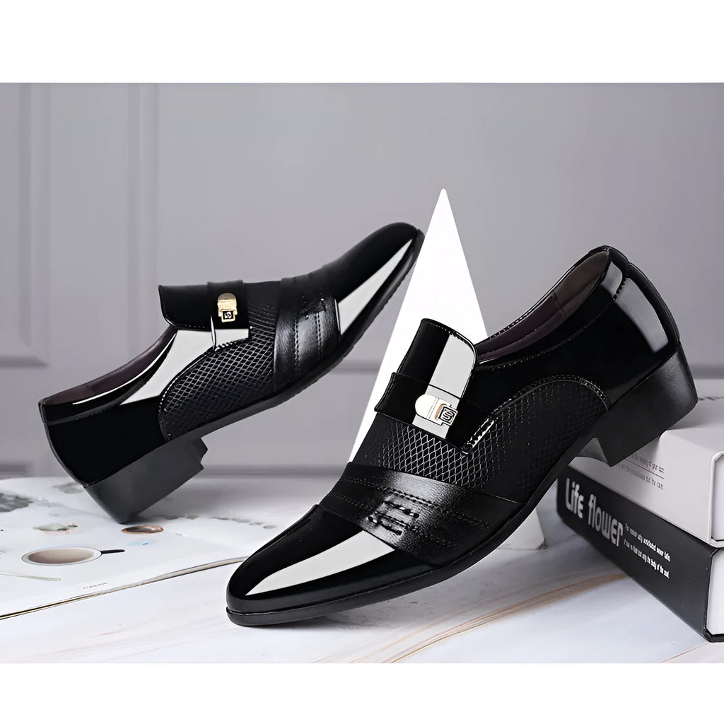 Men's pointed toe business casual leather shoes in black with artificial PU upper and rubber sole, low-top design