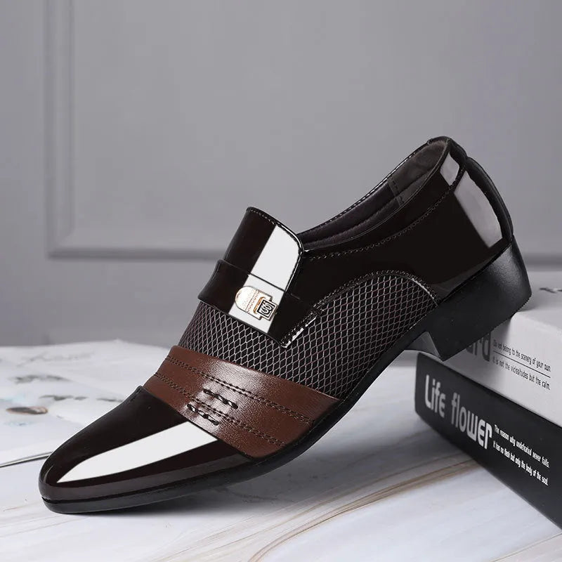 Men's pointed toe business casual leather shoes in black with artificial PU upper and rubber sole, low-top design