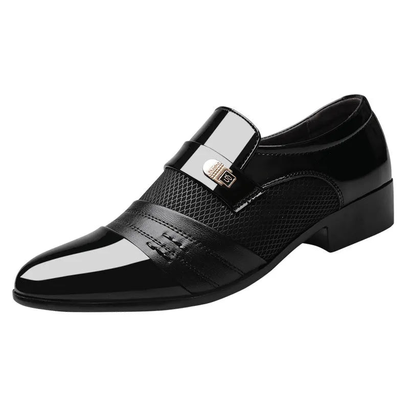 Men's pointed toe business casual leather shoes in black with artificial PU upper and rubber sole, low-top design