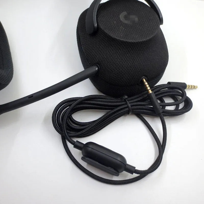 Black universal audio cable with 3.5mm connectors for gaming headsets and digital devices