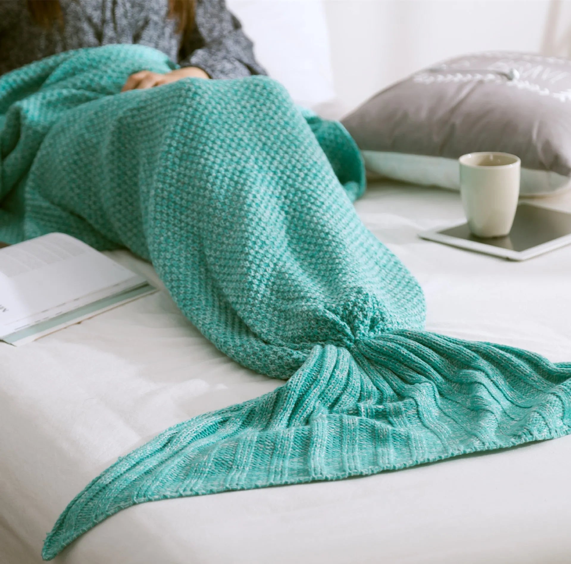 Mermaid tail blanket knitted crochet for children in dark purple, super soft acrylic sleeping blanket