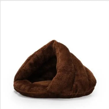 Triangle pet nest in polar fleece with PP cotton filling, semi-closed warm dog bed in light grey or dark coffee