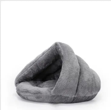 Triangle pet nest in polar fleece with PP cotton filling, semi-closed warm dog bed in light grey or dark coffee