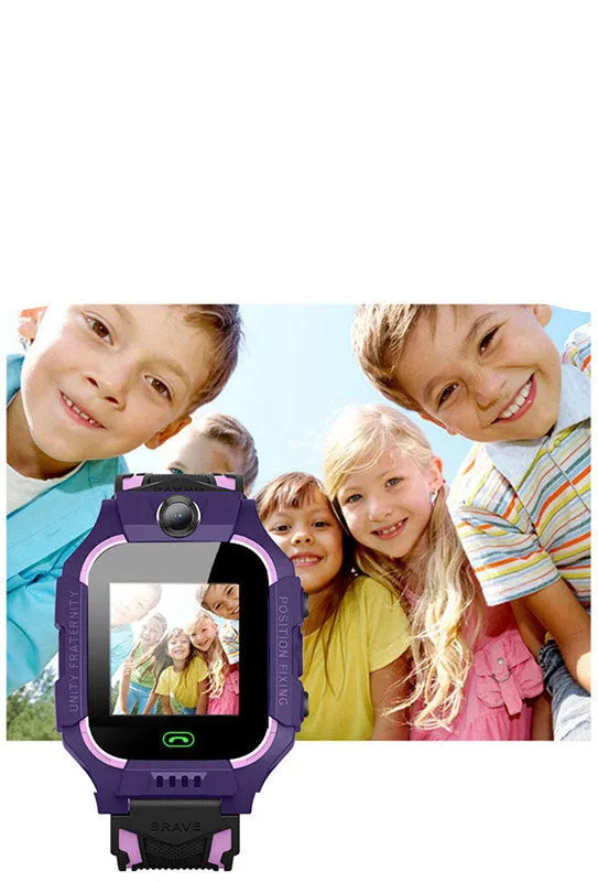Z6 Q19 children's smartwatch in red with a 1.44-inch touch screen on a lightweight acrylic strap.