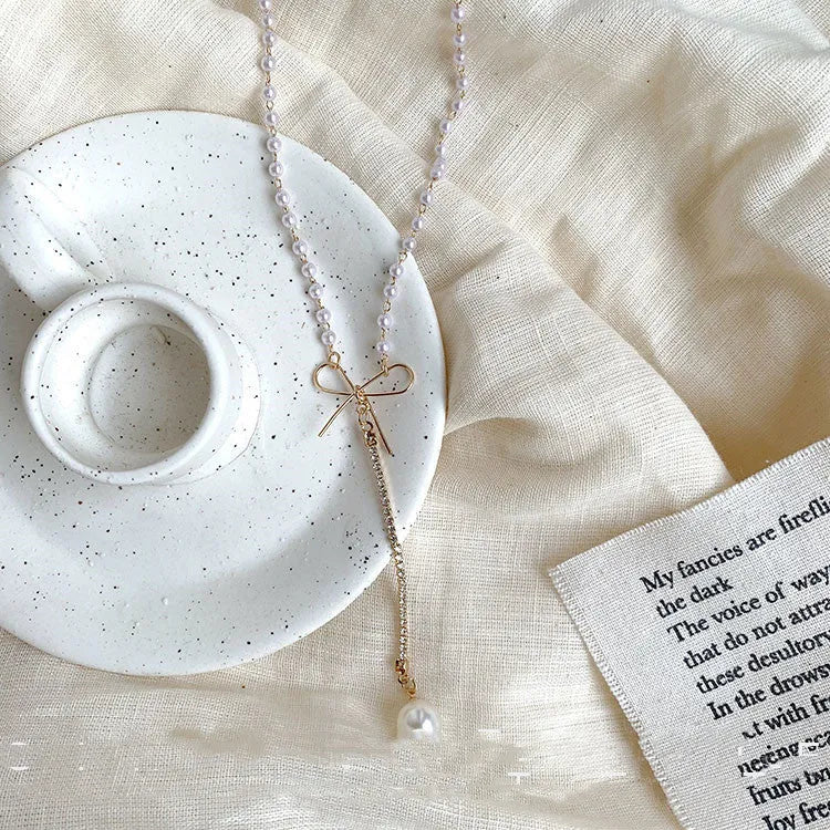 Women's cool wind fashion pearl necklace with alloy chain and pendant below 10cm, Japanese Korean style