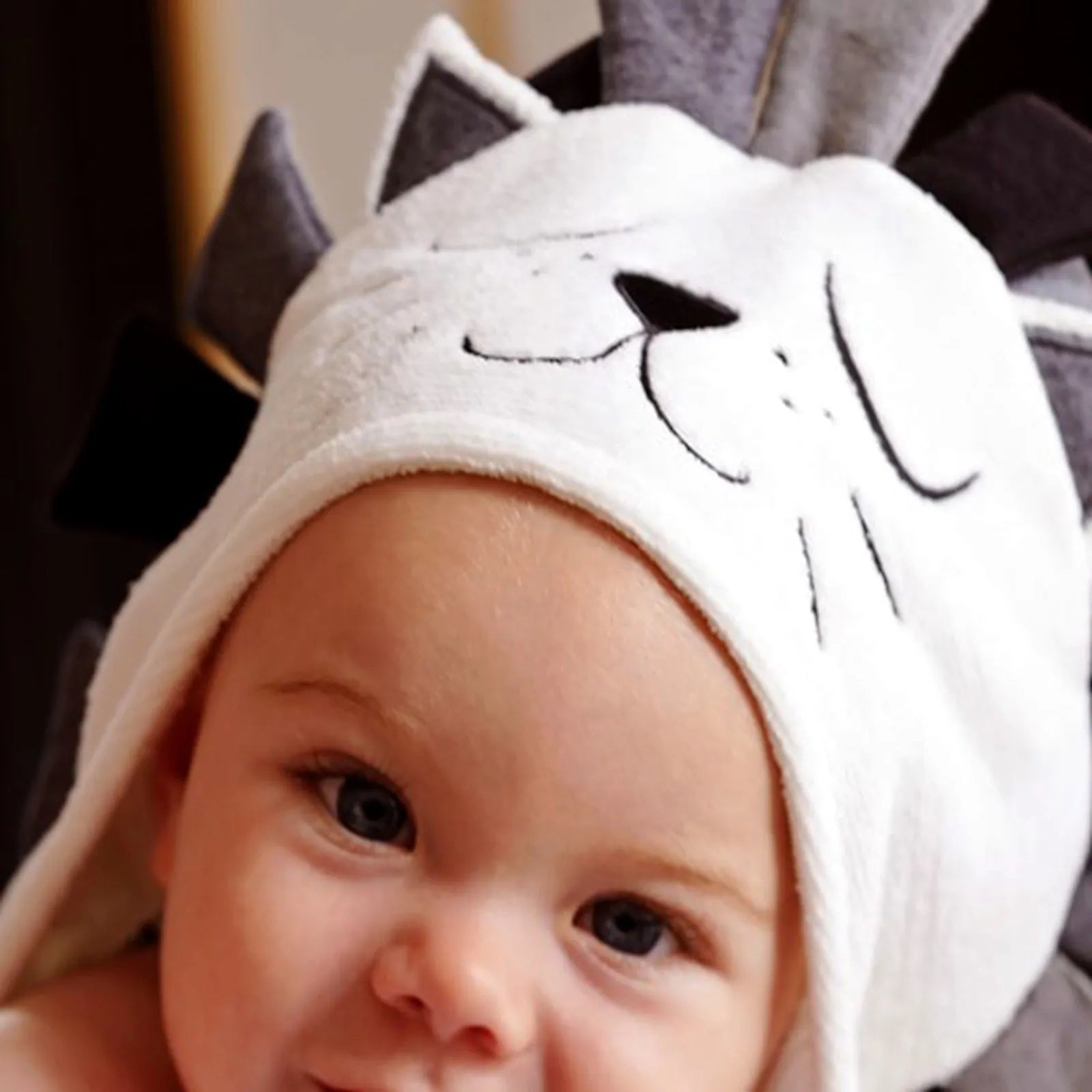 Cotton lion cat shape baby bath towel 85x58cm with cartoon face for kids room decor and swaddling