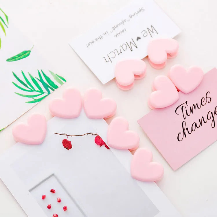 Pink heart-shaped love clip measuring 3.2 x 2.5cm for holding a photo or note