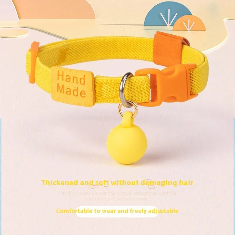 Small elastic dog collar in dark blue, stretched to show flexibility on a measuring tape from 22 to 32 cm.