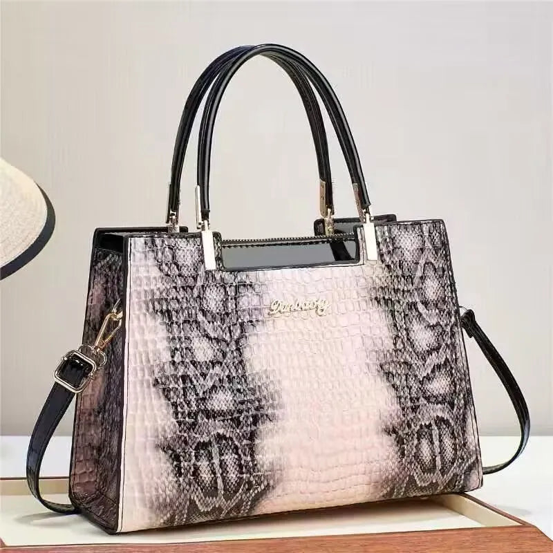 Women's one-shoulder PU messenger bag in black with sandwich pocket, 30 cm length, 22 cm height, 12 cm thickness