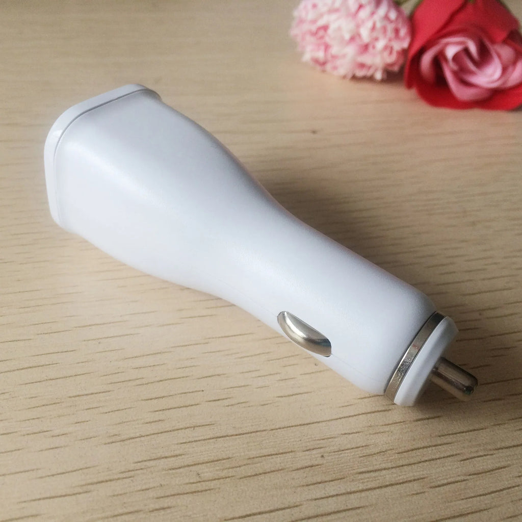 White QC2.0 single port USB car charger for fast charging smartphones and tablets in vehicles.