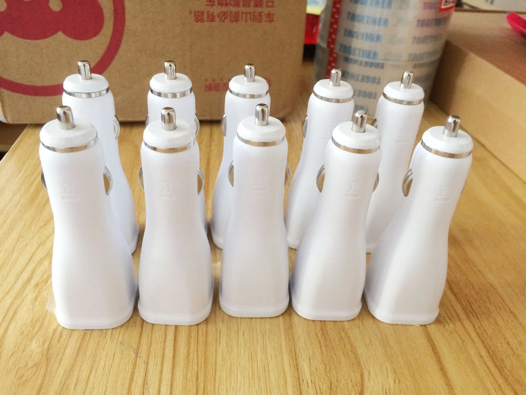 White QC2.0 single port USB car charger for fast charging smartphones and tablets in vehicles.