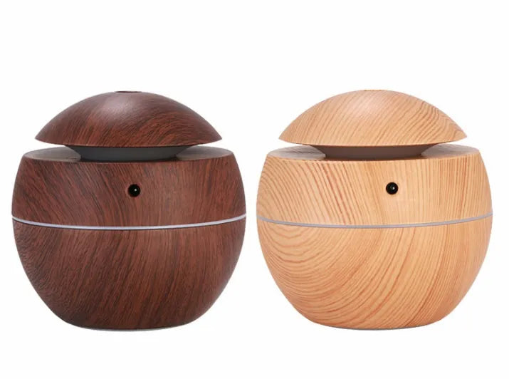 USB aroma diffuser humidifier in light wood grain, 100x100x95mm, 130ml tank, coloured lights on desk
