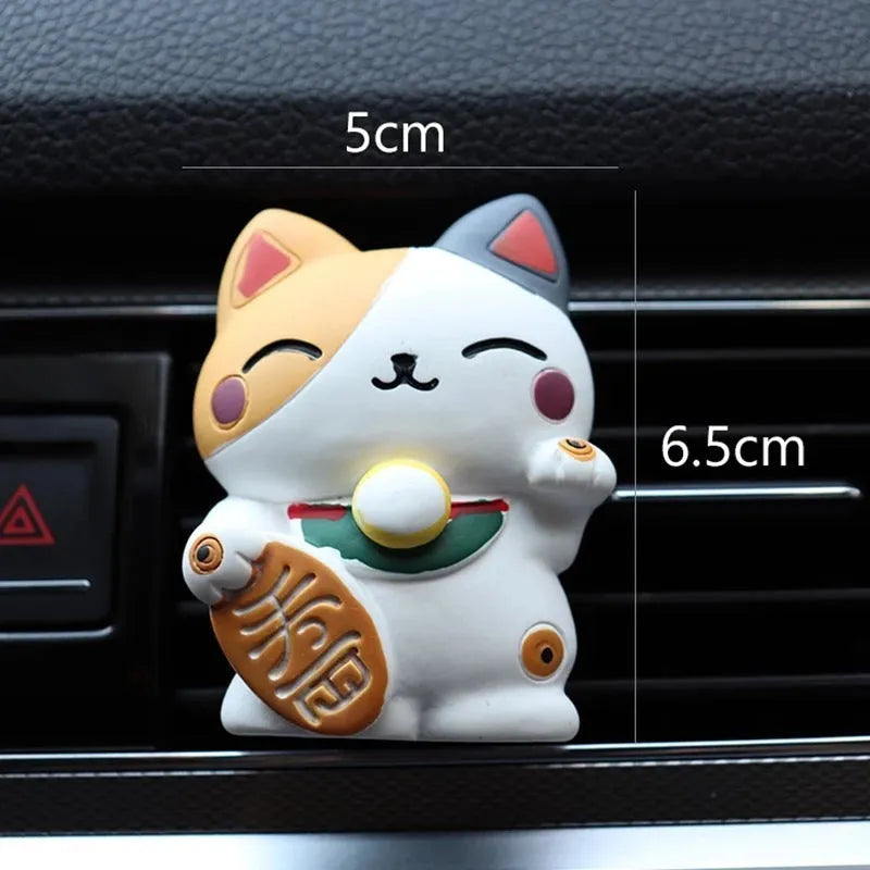 Resin fortune cat car vent clip aromatherapy diffuser in black or white design