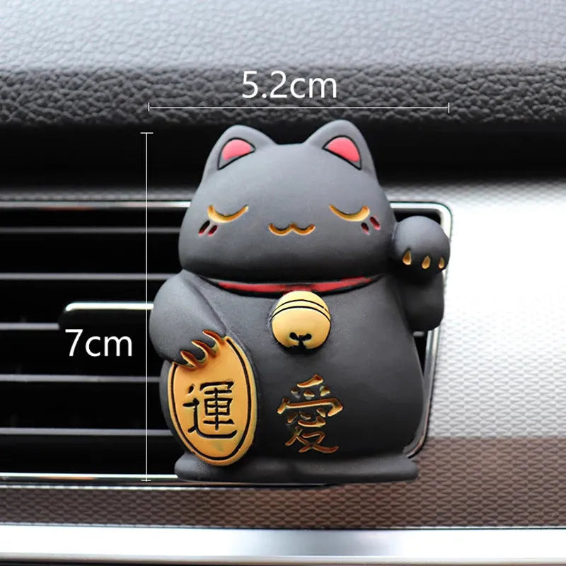 Resin fortune cat car vent clip aromatherapy diffuser in black or white design