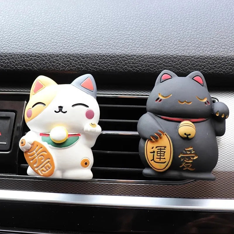 Resin fortune cat car vent clip aromatherapy diffuser in black or white design