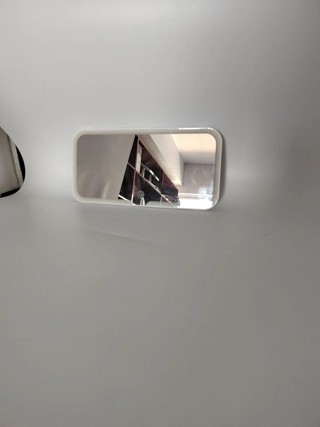 White car sun visor with integrated LED make-up mirror, ABS frame, aluminium lens, 24.2x12x1.5 cm dimensions