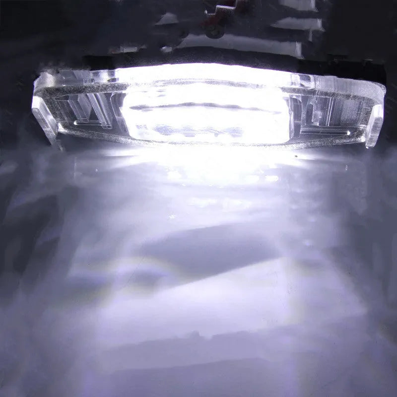White LED licence plate light bulb for Honda Civic with plastic housing
