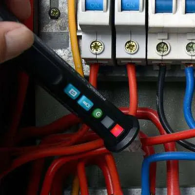 Intelligent checkpoint test pencil with sound and light alarm for solid and empty line detection