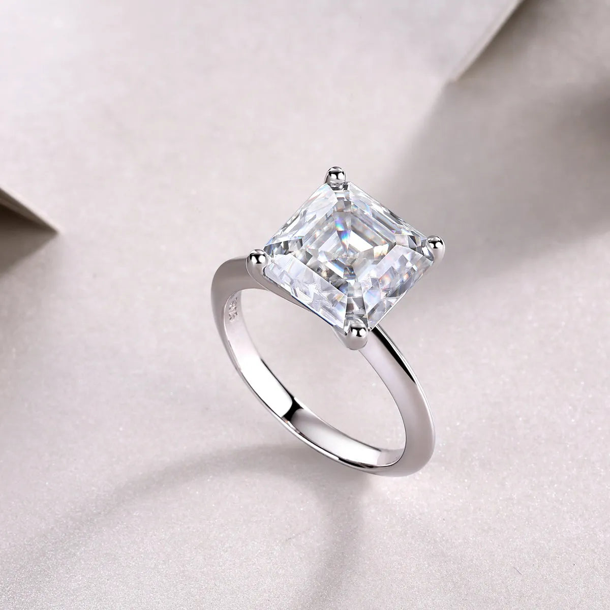Heart-shaped moissanite wedding ring set in S925 silver with platinum plating, square 10*10 mm stone, gift box packaging