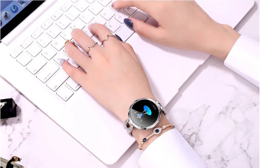 Women's smart watch with round 1.08-inch HD LCD screen and stainless steel strap, rose gold finish